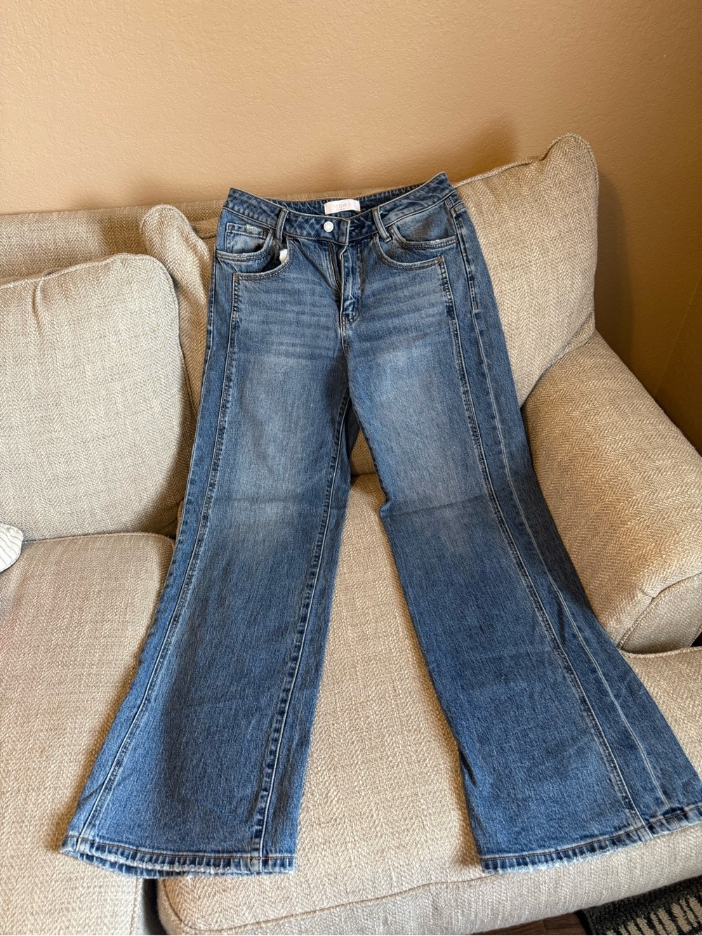Flared High-Rise Women's Jeans in Medium Blue